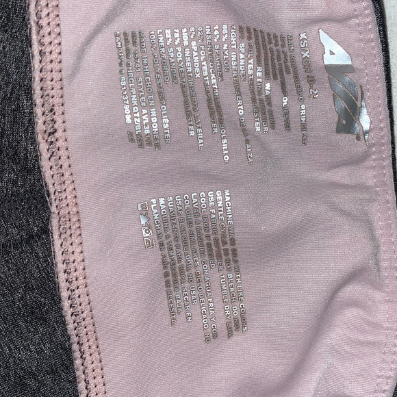 Workout Capri Leggings - Picture 3 of 4